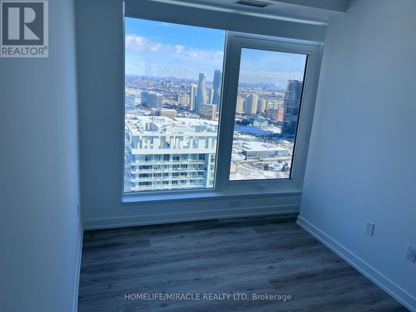 4004 - 395 Square One Drive, Mississauga, Ontario  L5B 0P6 - Photo 12 - W12739270