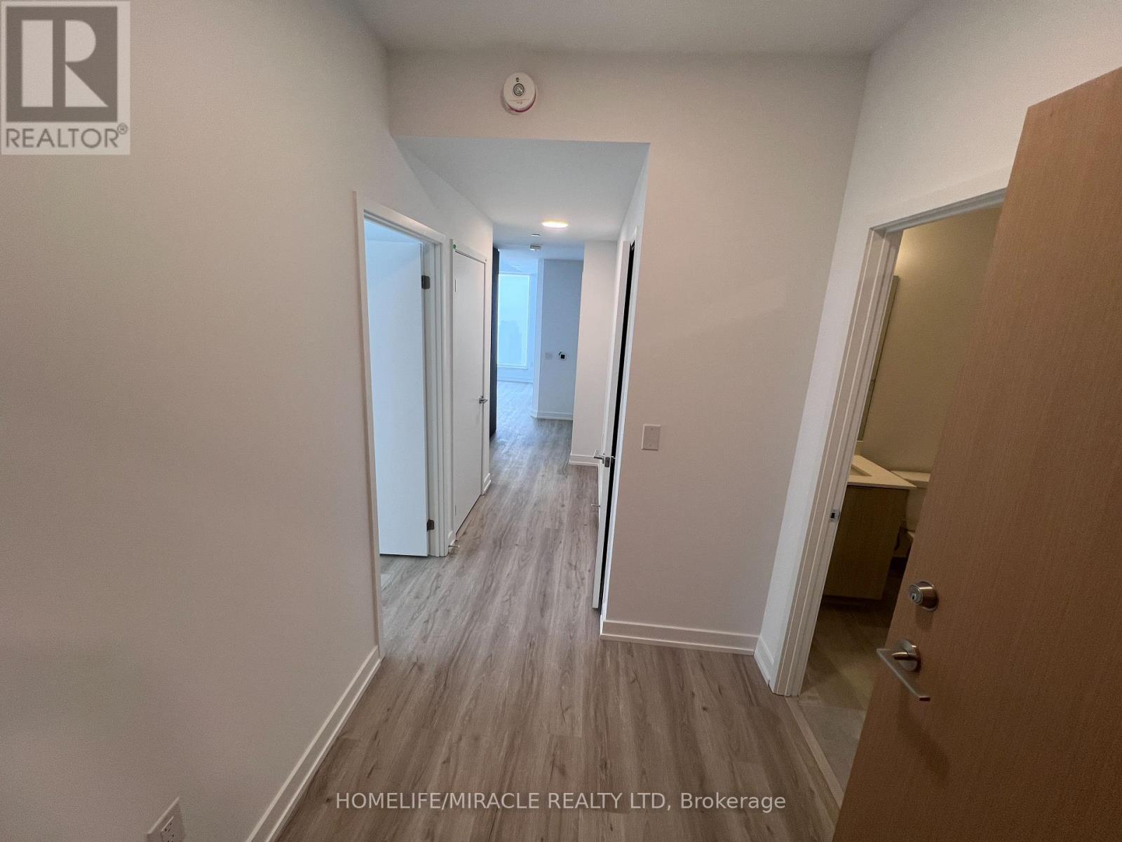 4004 - 395 Square One Drive, Mississauga, Ontario  L5B 0P6 - Photo 18 - W12739270