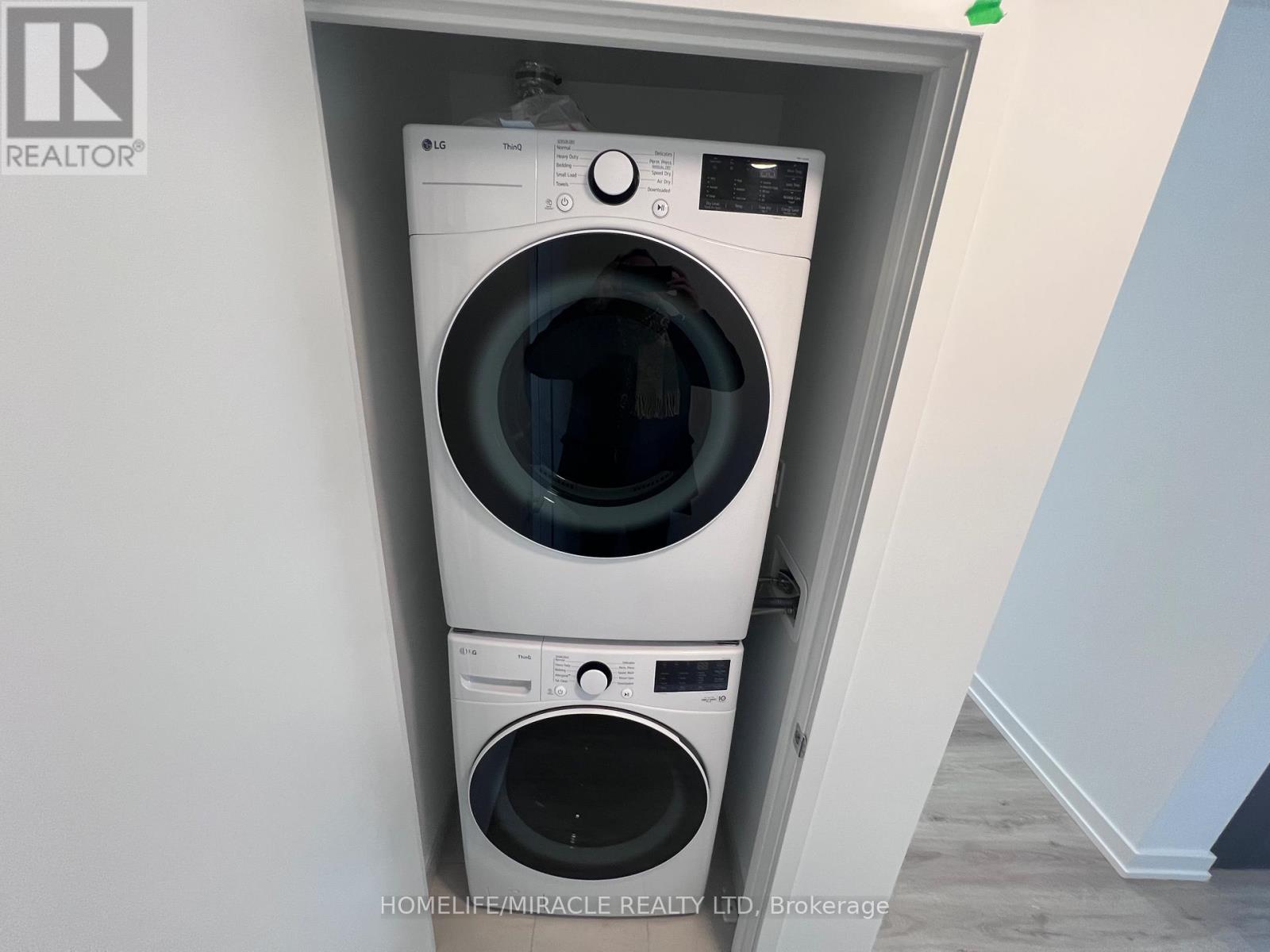 4004 - 395 Square One Drive, Mississauga, Ontario  L5B 0P6 - Photo 20 - W12739270