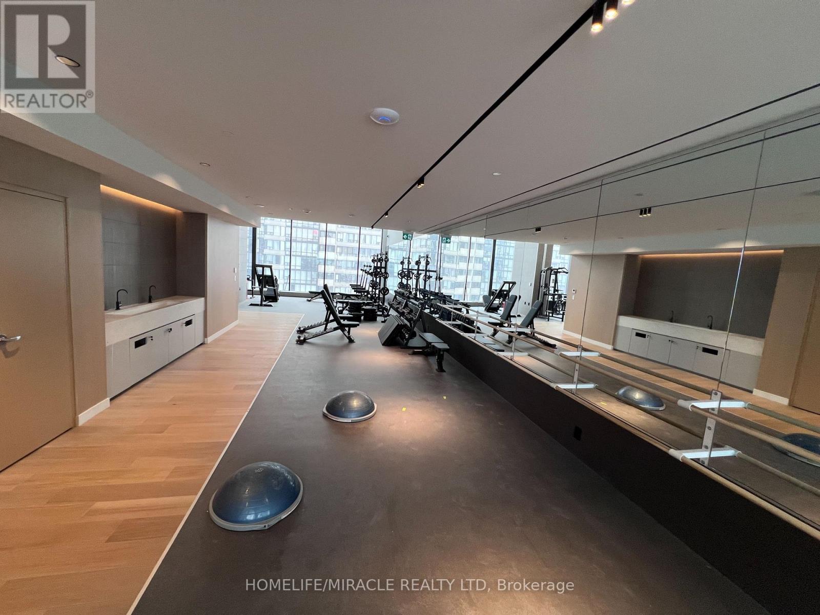 4004 - 395 Square One Drive, Mississauga, Ontario  L5B 0P6 - Photo 30 - W12739270