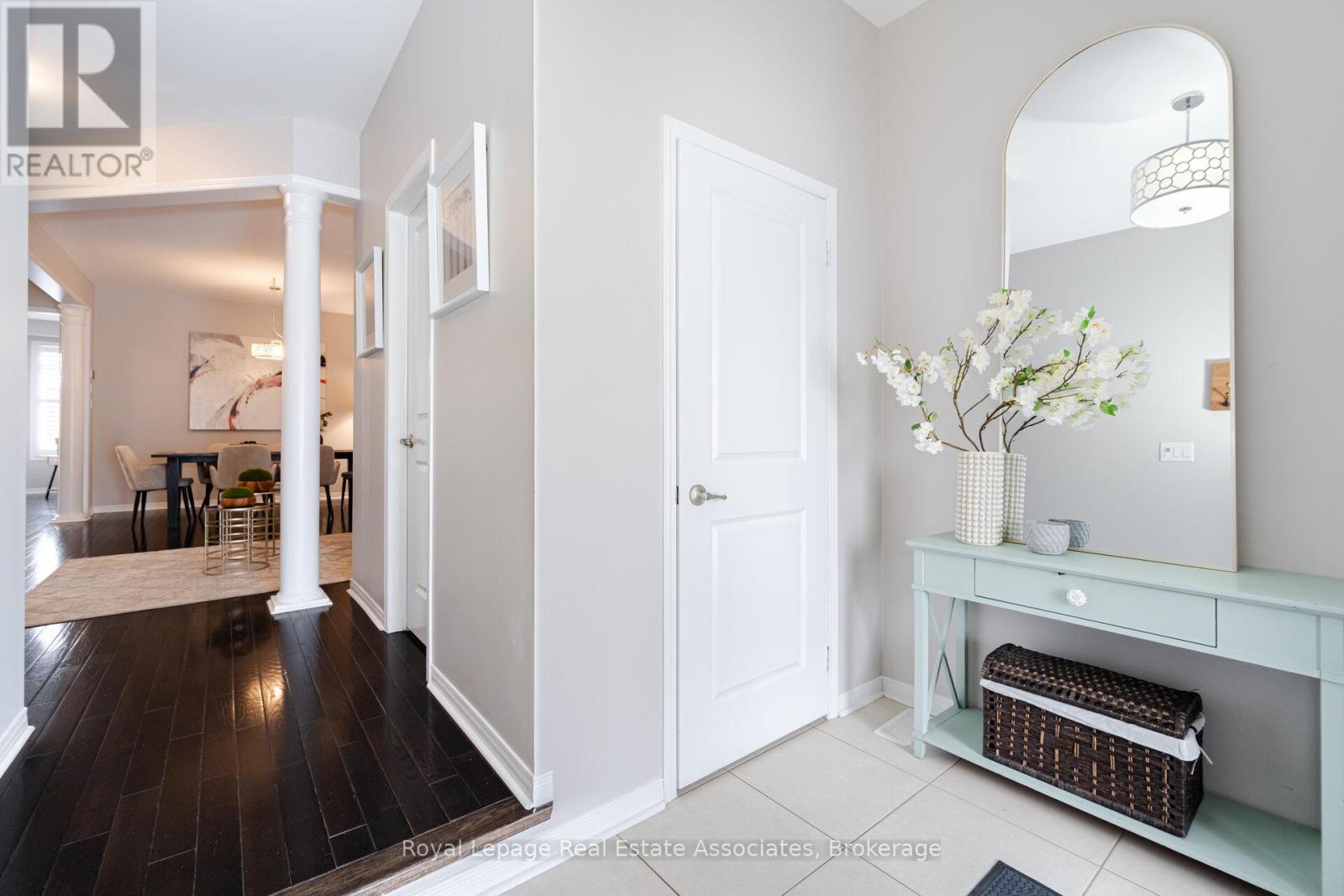 39 Wildflower Lane, Halton Hills, Ontario  L7G 0H8 - Photo 5 - W12739282