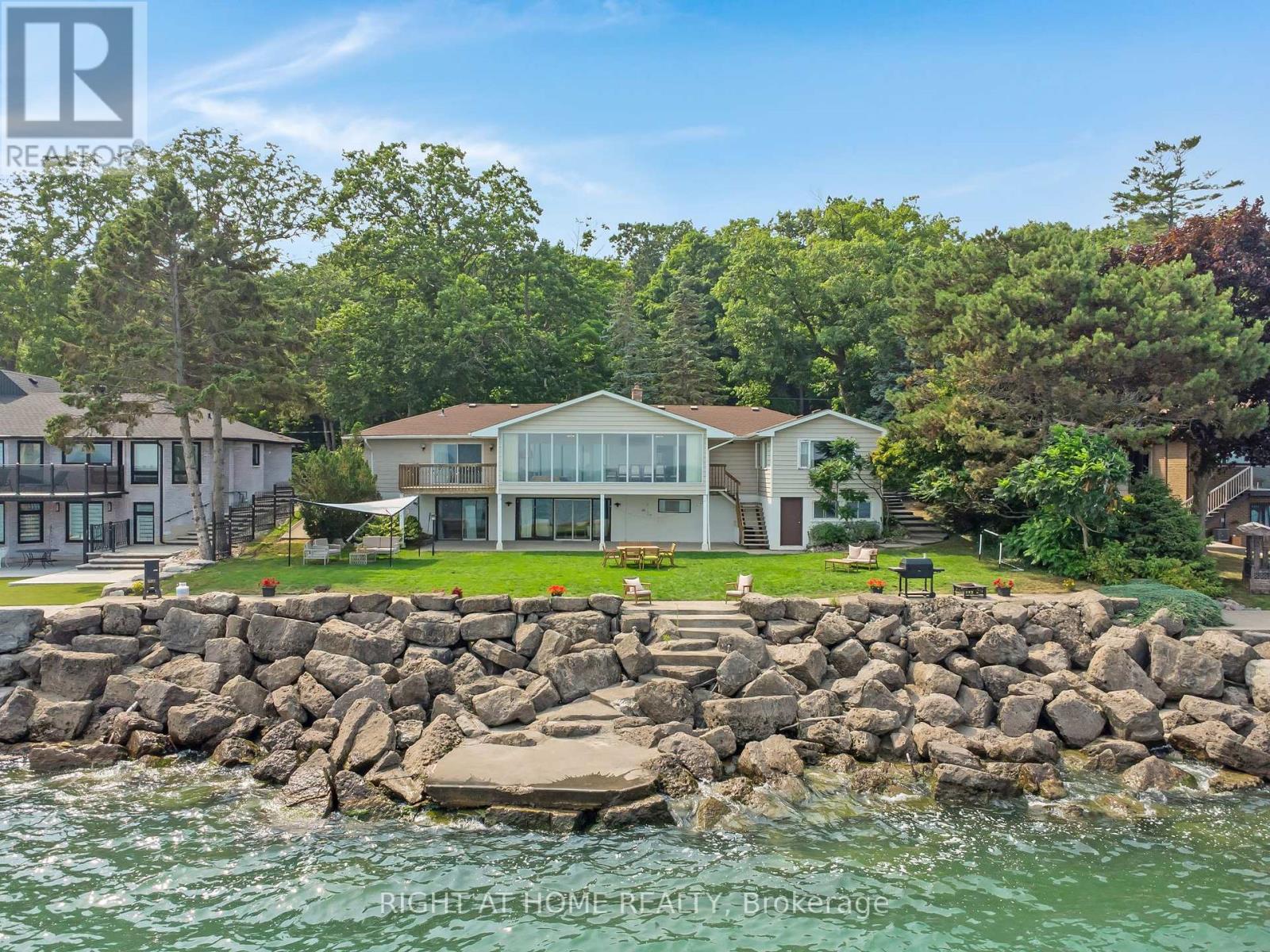 1360 LAKESHORE ROAD W, Oakville, Ontario