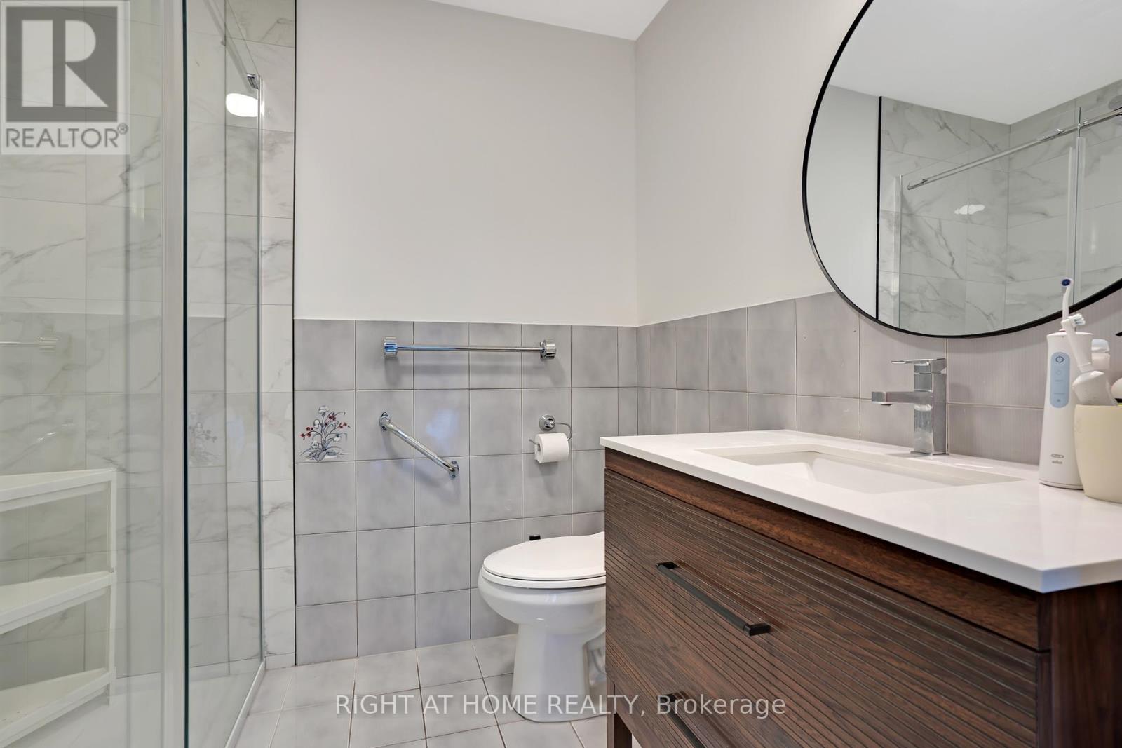 1360 Lakeshore Road W, Oakville, Ontario  L6L 1G2 - Photo 25 - W12739312