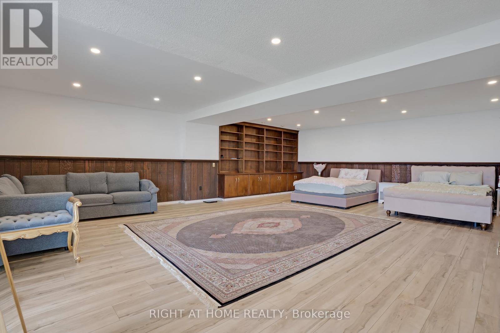 1360 Lakeshore Road W, Oakville, Ontario  L6L 1G2 - Photo 33 - W12739312