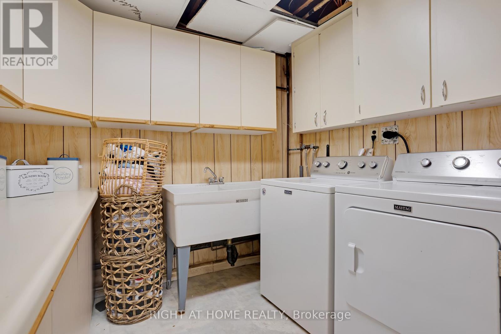 1360 Lakeshore Road W, Oakville, Ontario  L6L 1G2 - Photo 37 - W12739312