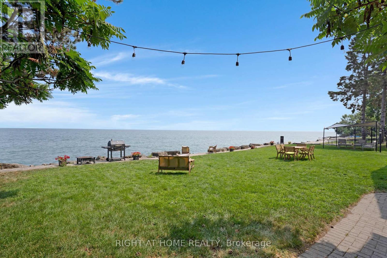 1360 Lakeshore Road W, Oakville, Ontario  L6L 1G2 - Photo 44 - W12739312