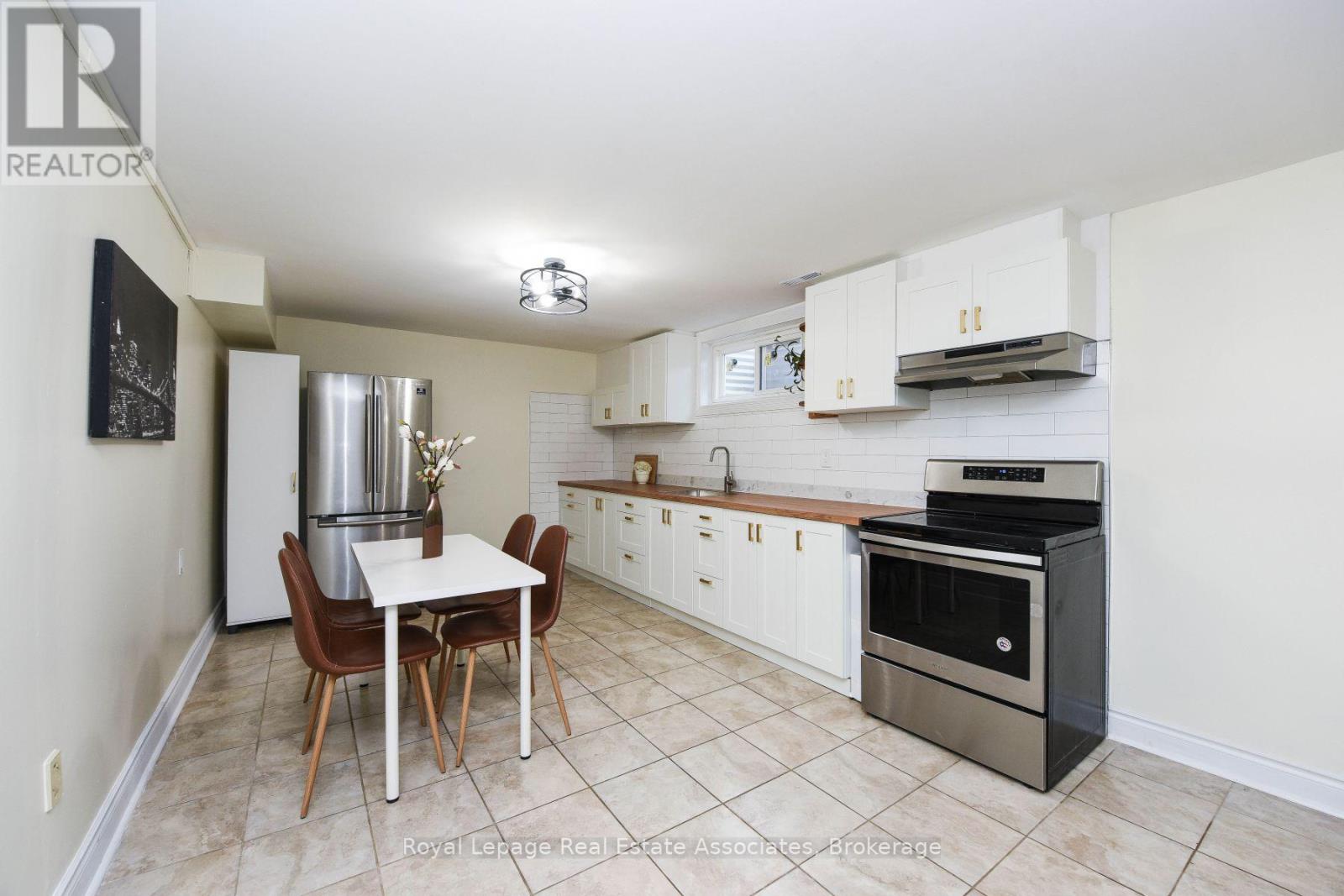 B - 90 Professor's Lake Parkway, Brampton, Ontario  L6S 3V2 - Photo 12 - W12739318