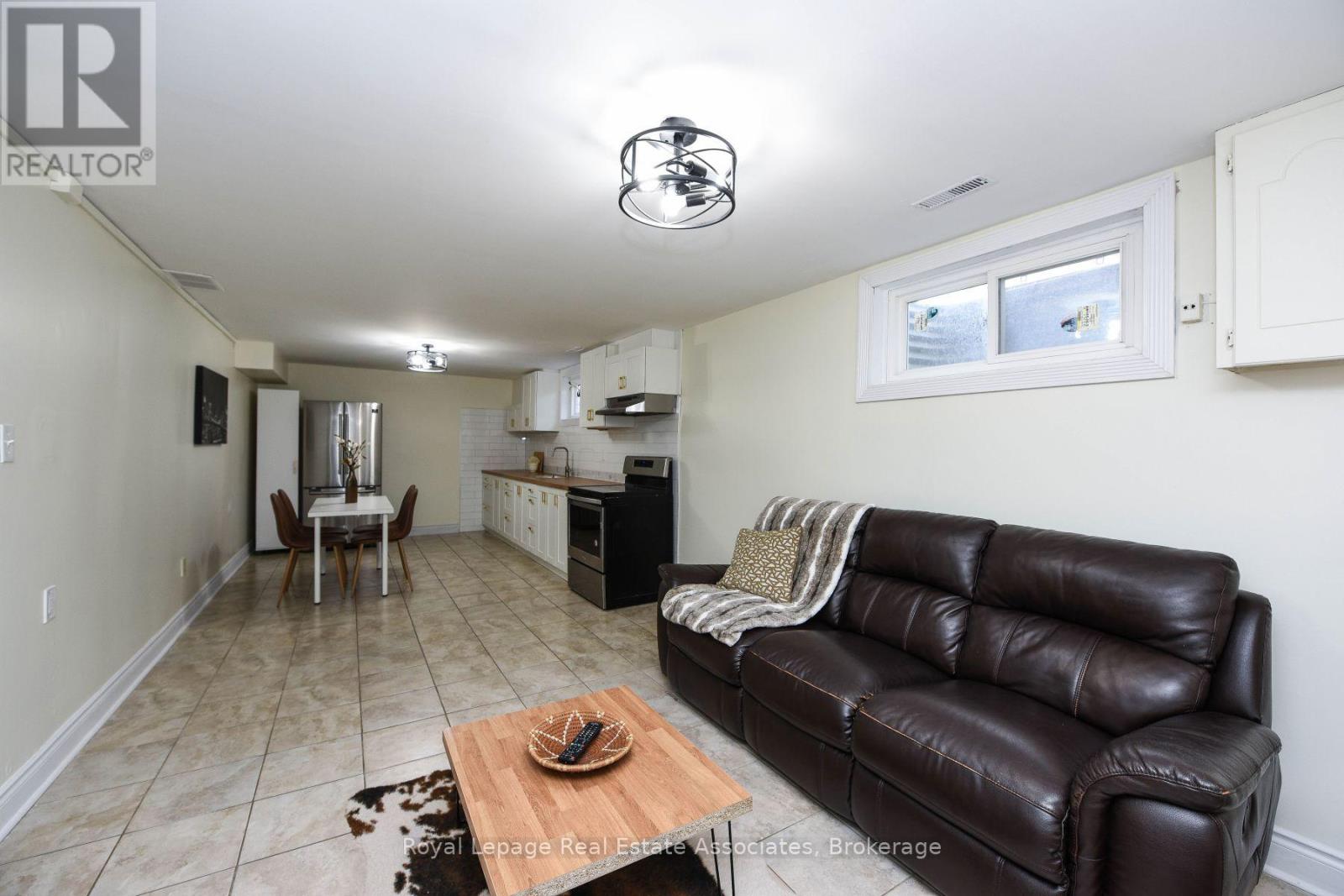 B - 90 Professor's Lake Parkway, Brampton, Ontario  L6S 3V2 - Photo 15 - W12739318