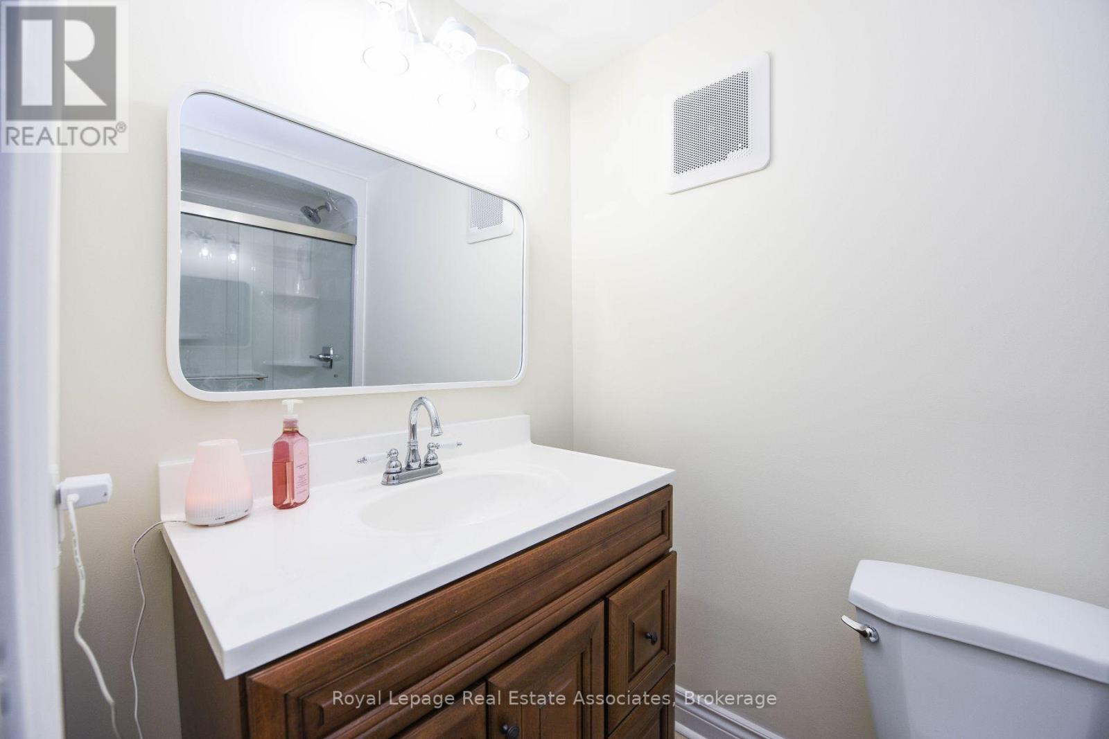 B - 90 Professor's Lake Parkway, Brampton, Ontario  L6S 3V2 - Photo 16 - W12739318