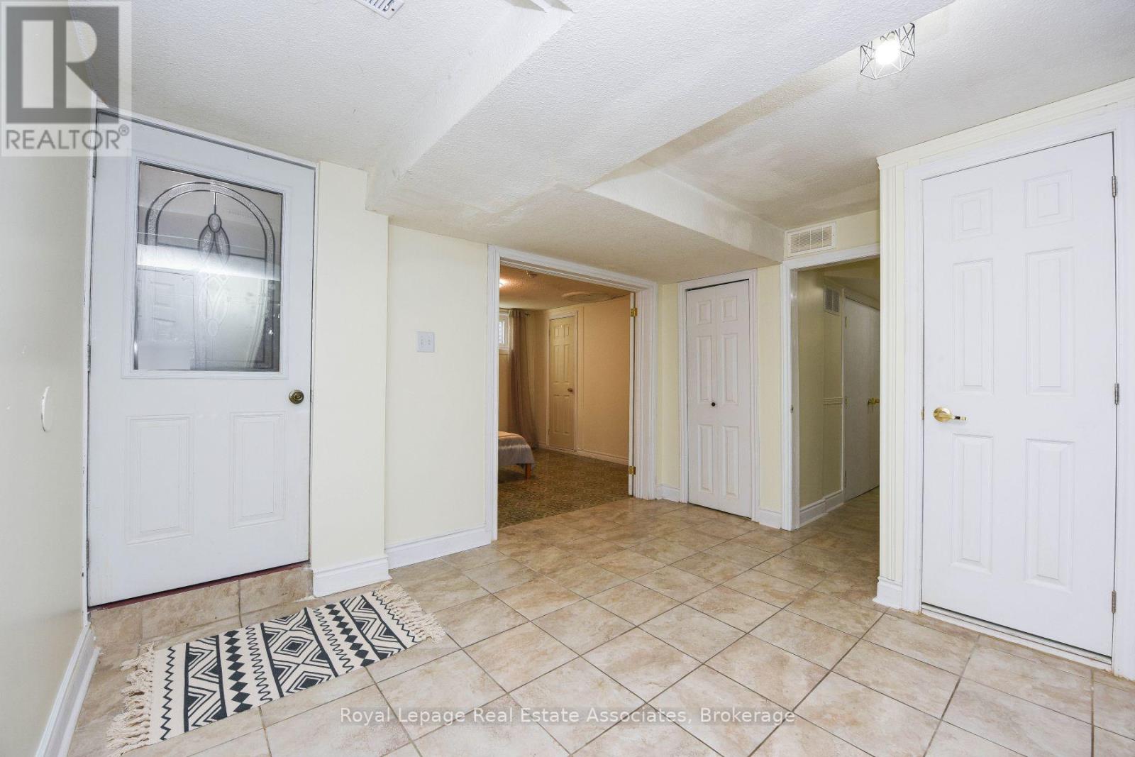 B - 90 Professor's Lake Parkway, Brampton, Ontario  L6S 3V2 - Photo 7 - W12739318