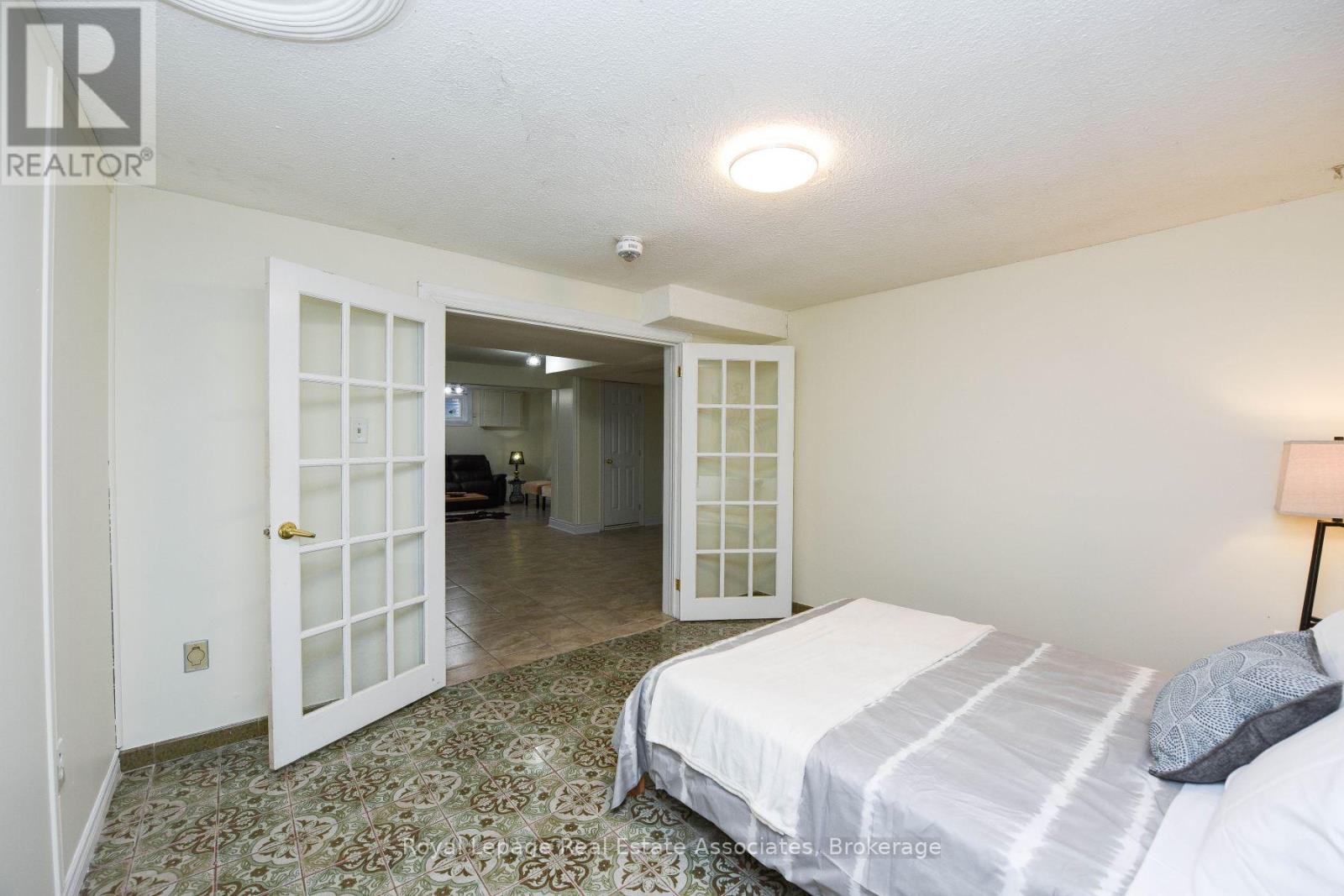 B - 90 Professor's Lake Parkway, Brampton, Ontario  L6S 3V2 - Photo 9 - W12739318