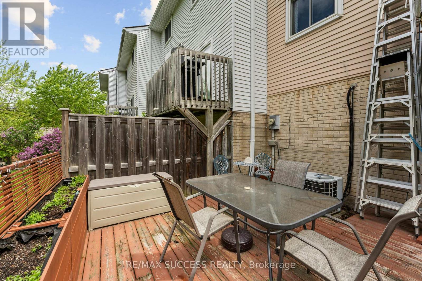 82 Lynden Circle, Halton Hills, Ontario  L7G 4Y8 - Photo 19 - W12739330