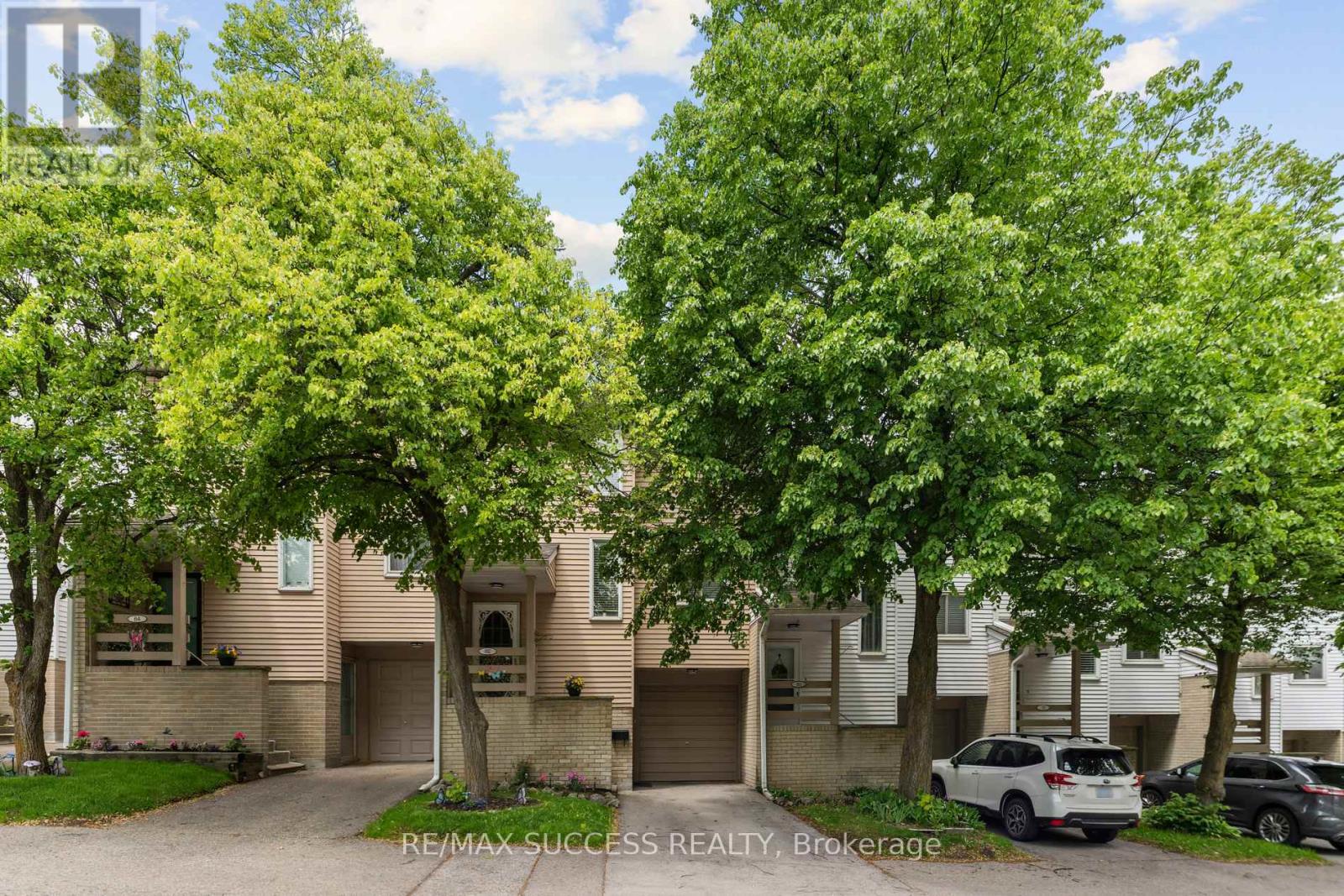 82 Lynden Circle, Halton Hills, Ontario  L7G 4Y8 - Photo 2 - W12739330