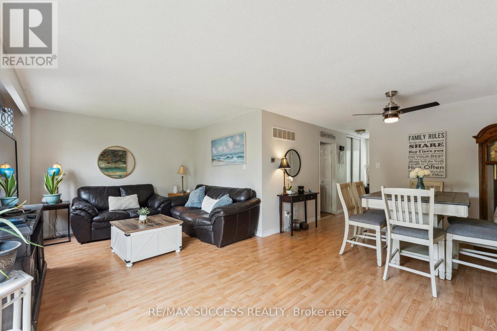 82 Lynden Circle, Halton Hills, Ontario  L7G 4Y8 - Photo 4 - W12739330