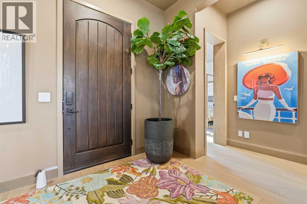 2040 56 Avenue Sw, Calgary, Alberta  T3E 1M8 - Photo 3 - A2280518