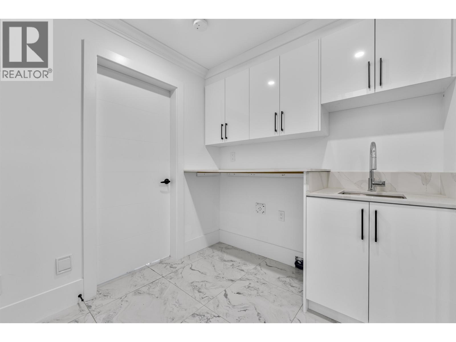 Listing Picture 24 of 30 : 4527 CLINTON STREET, Burnaby / 本拿比 - 魯藝地產 Yvonne Lu Group - MLS Medallion Club Member