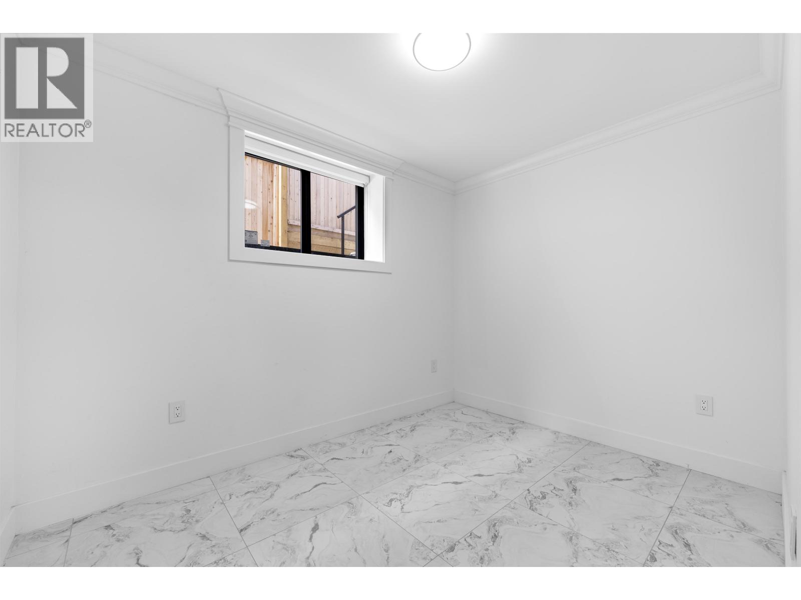 Listing Picture 26 of 30 : 4527 CLINTON STREET, Burnaby / 本拿比 - 魯藝地產 Yvonne Lu Group - MLS Medallion Club Member