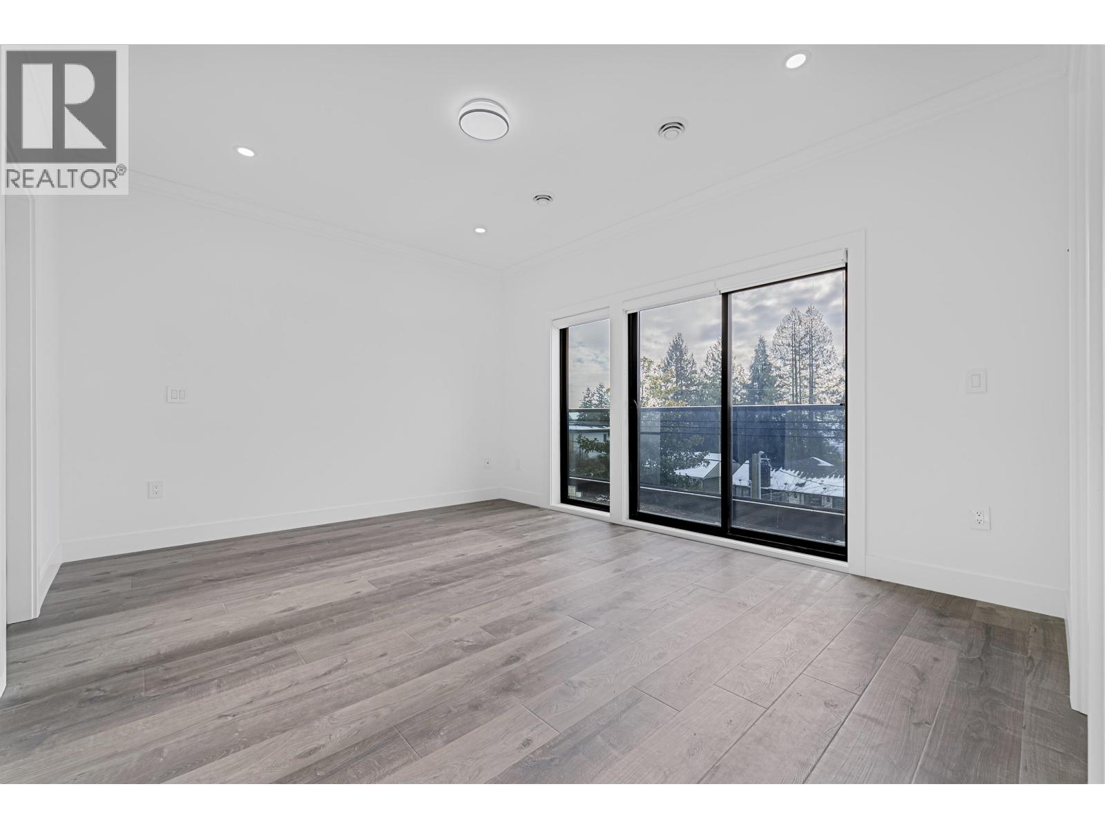 Listing Picture 20 of 30 : 4527 CLINTON STREET, Burnaby / 本拿比 - 魯藝地產 Yvonne Lu Group - MLS Medallion Club Member