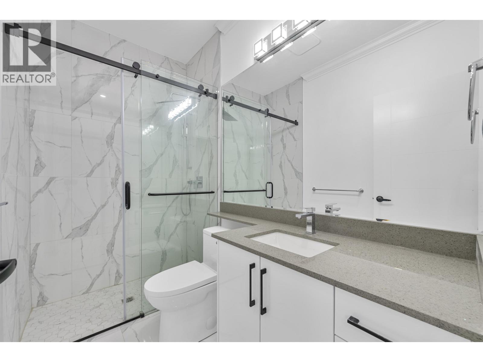 Listing Picture 22 of 30 : 4527 CLINTON STREET, Burnaby / 本拿比 - 魯藝地產 Yvonne Lu Group - MLS Medallion Club Member