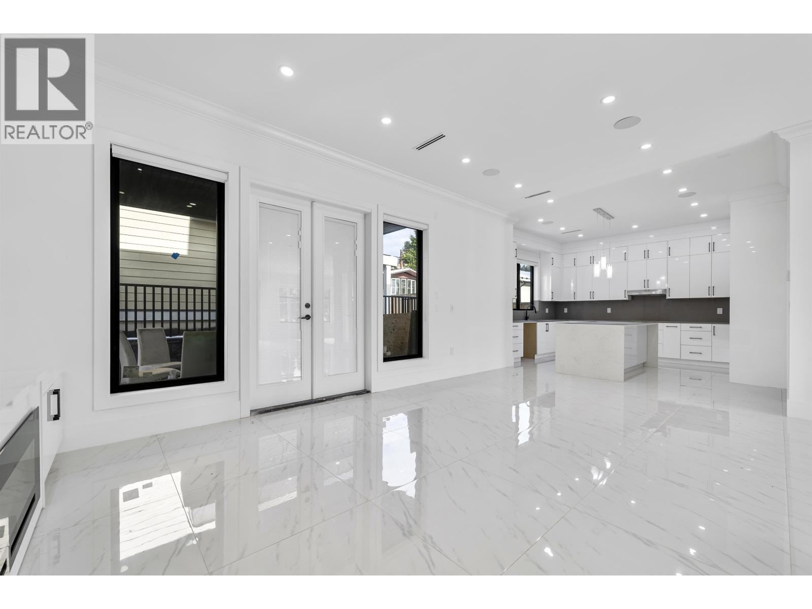 Listing Picture 11 of 30 : 4527 CLINTON STREET, Burnaby / 本拿比 - 魯藝地產 Yvonne Lu Group - MLS Medallion Club Member