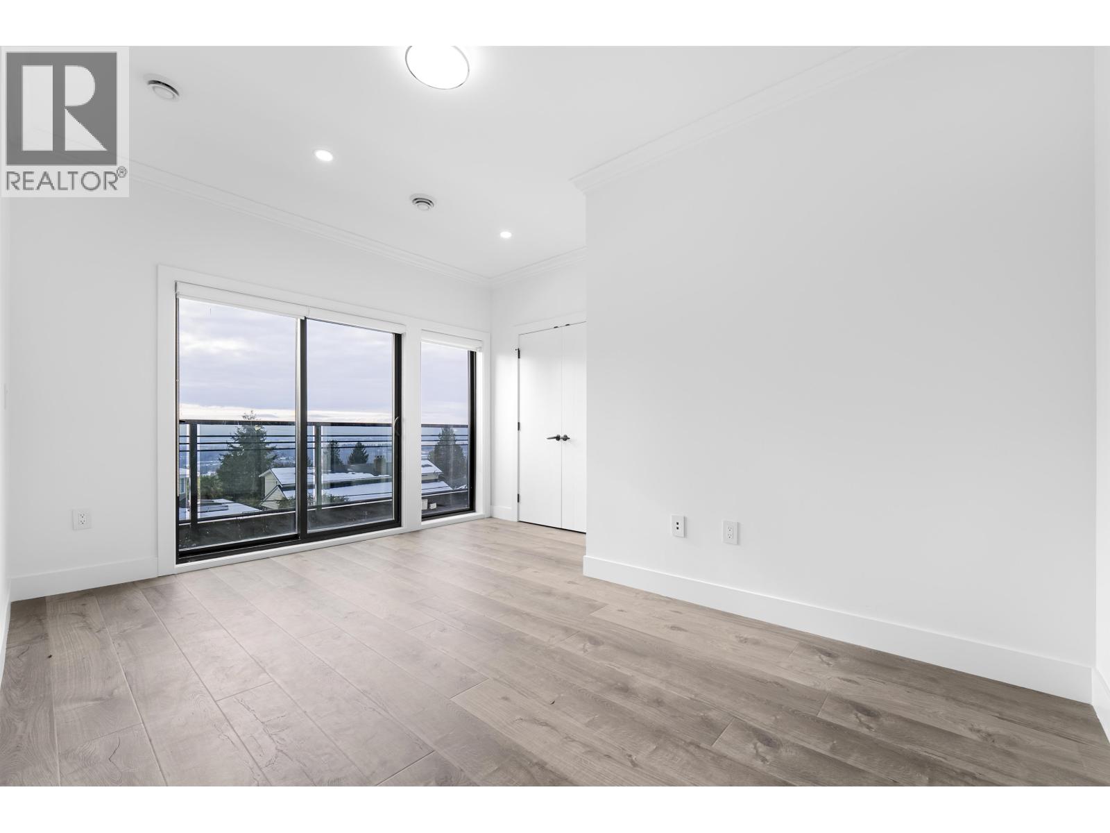 Listing Picture 18 of 30 : 4527 CLINTON STREET, Burnaby / 本拿比 - 魯藝地產 Yvonne Lu Group - MLS Medallion Club Member