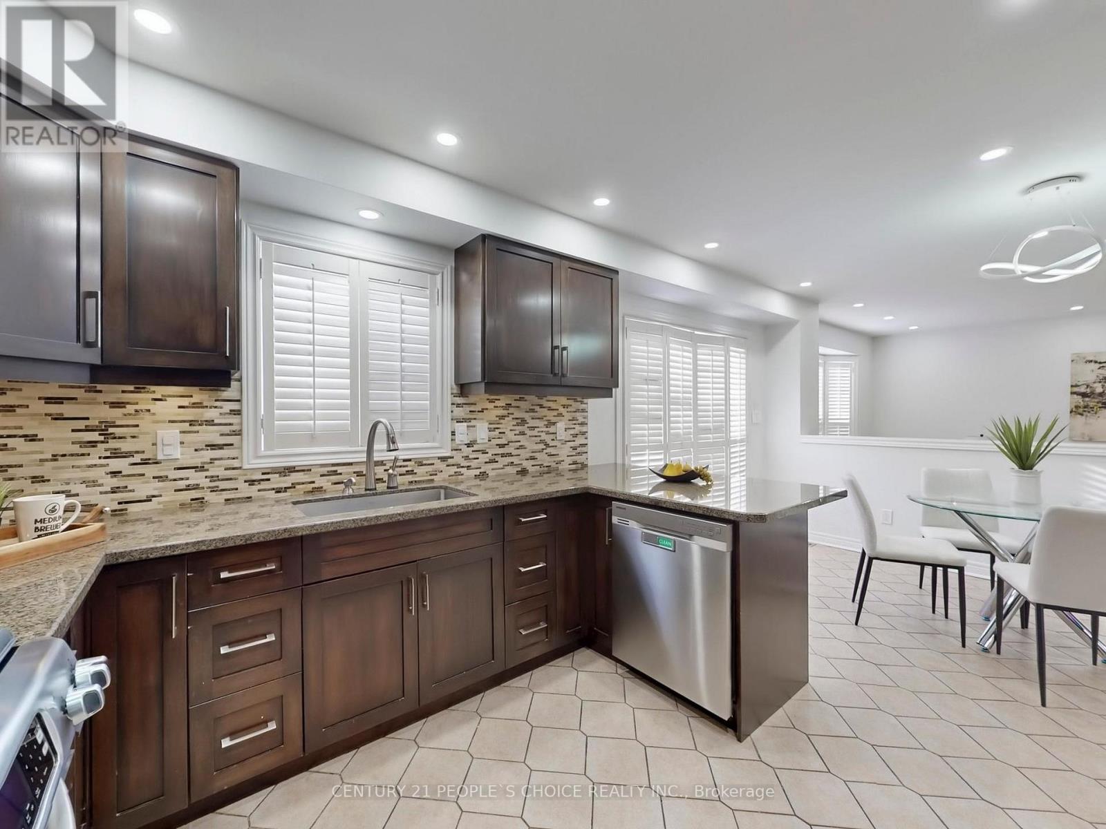 5686 Whitehorn Avenue, Mississauga, Ontario  L5V 2A9 - Photo 14 - W12738240