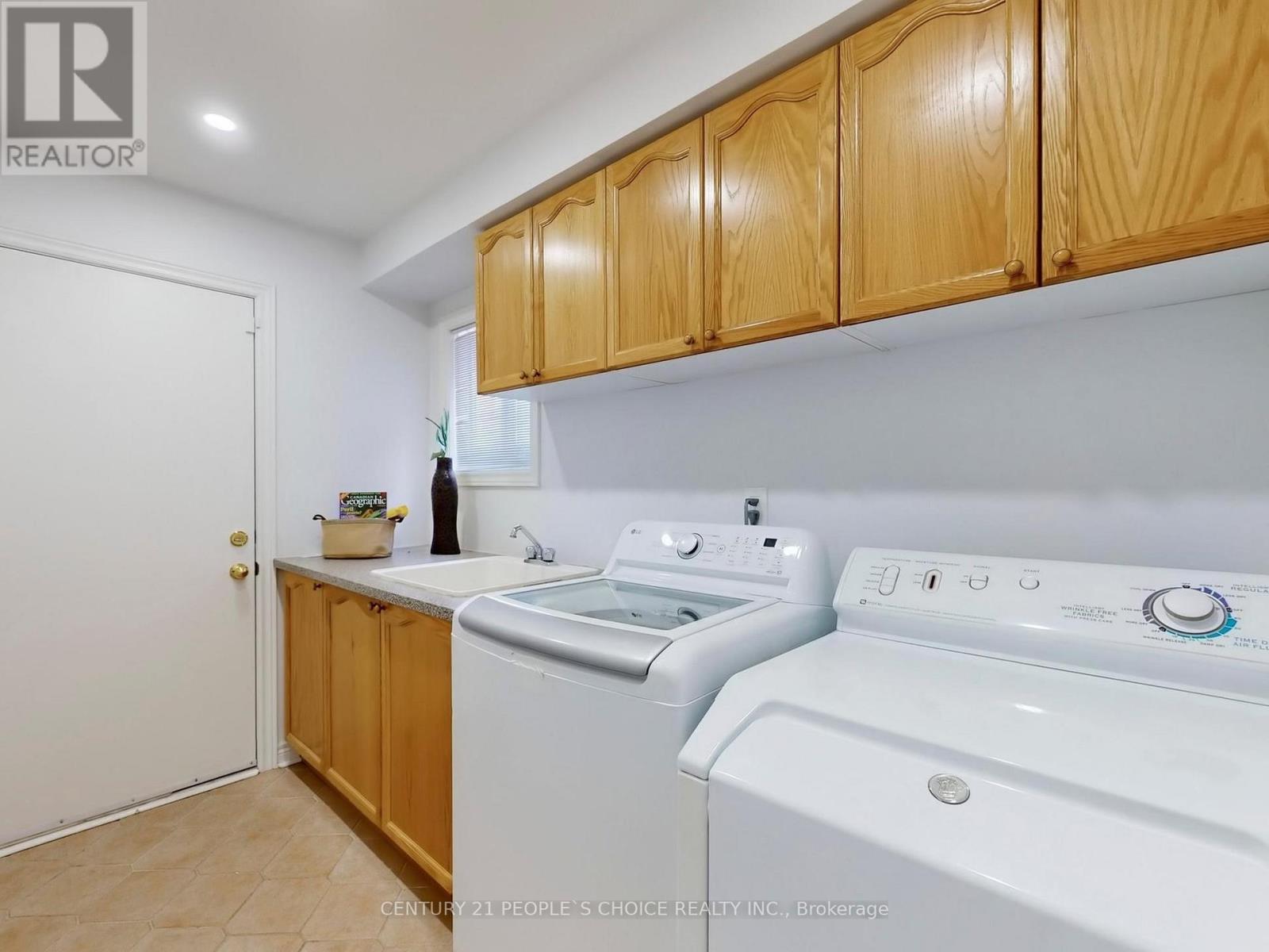 5686 Whitehorn Avenue, Mississauga, Ontario  L5V 2A9 - Photo 24 - W12738240