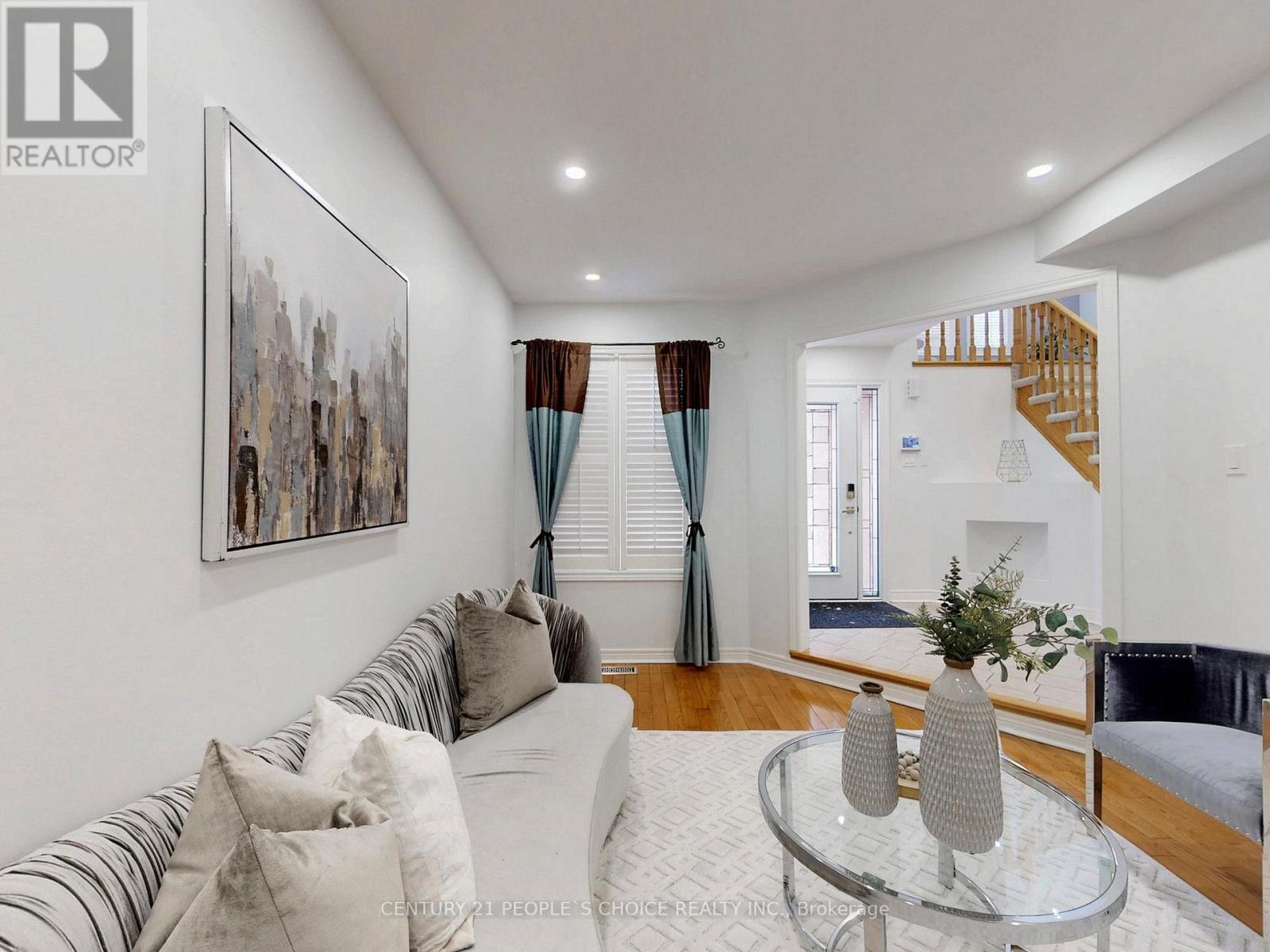 5686 Whitehorn Avenue, Mississauga, Ontario  L5V 2A9 - Photo 5 - W12738240