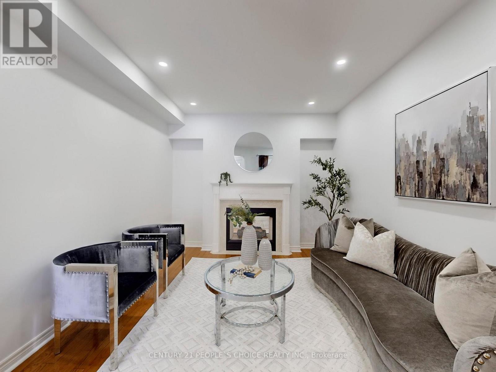 5686 Whitehorn Avenue, Mississauga, Ontario  L5V 2A9 - Photo 3 - W12738240