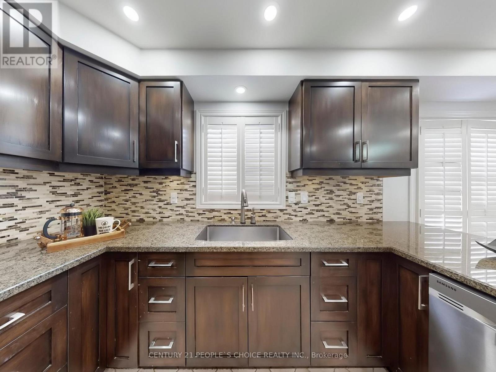 5686 Whitehorn Avenue, Mississauga, Ontario  L5V 2A9 - Photo 17 - W12738240