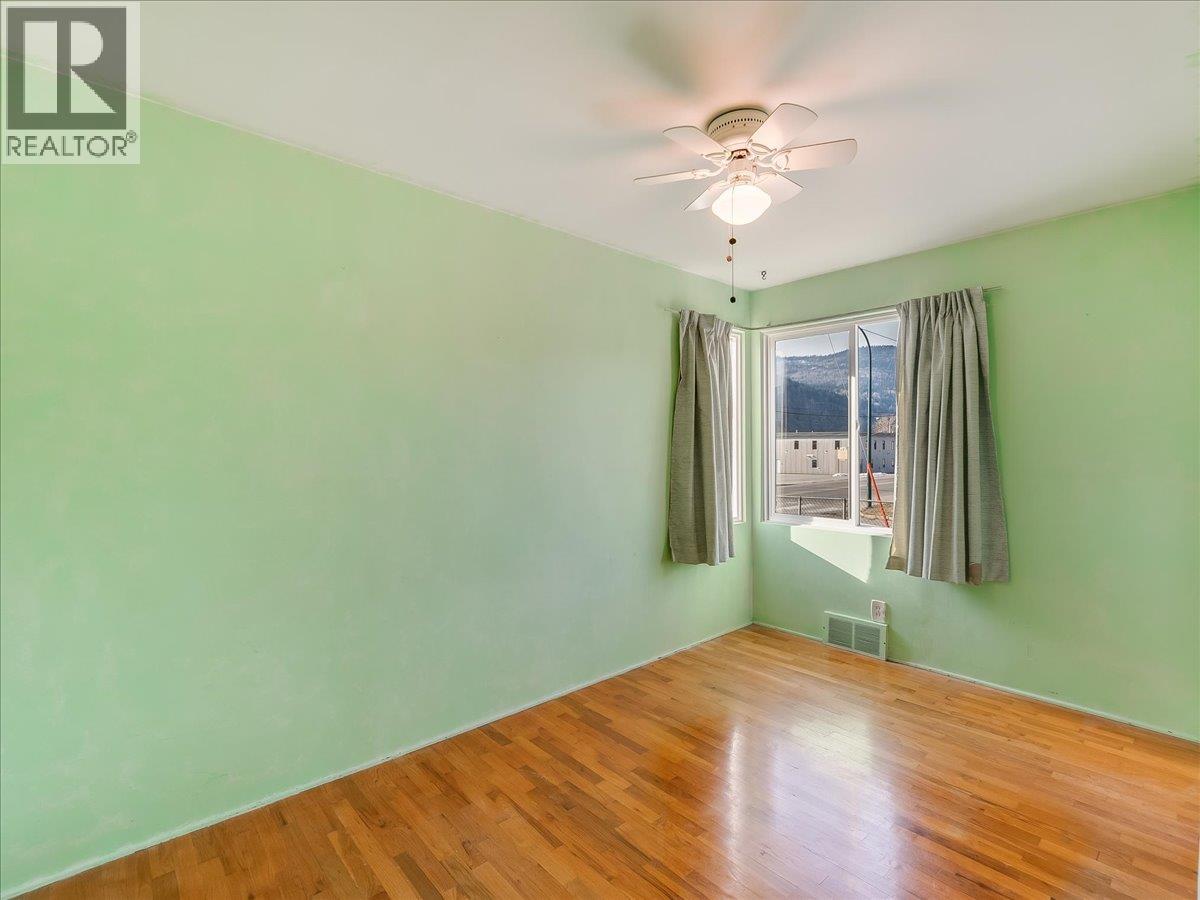 3201 Highway Drive, Trail, British Columbia  V1R 2T5 - Photo 10 - 10374084