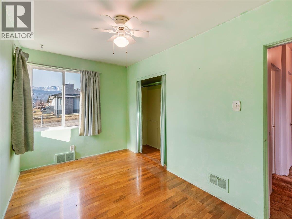 3201 Highway Drive, Trail, British Columbia  V1R 2T5 - Photo 11 - 10374084