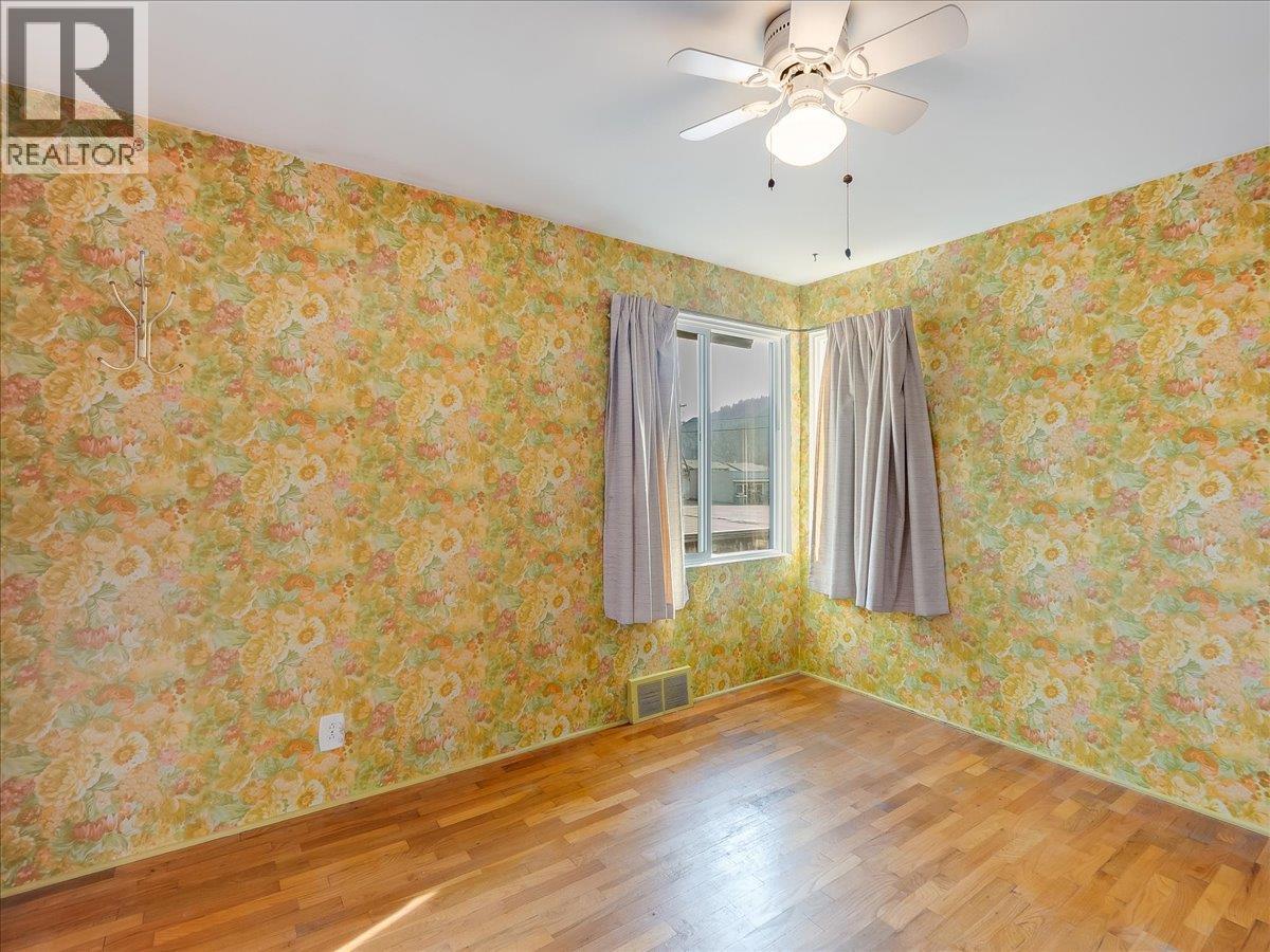 3201 Highway Drive, Trail, British Columbia  V1R 2T5 - Photo 13 - 10374084