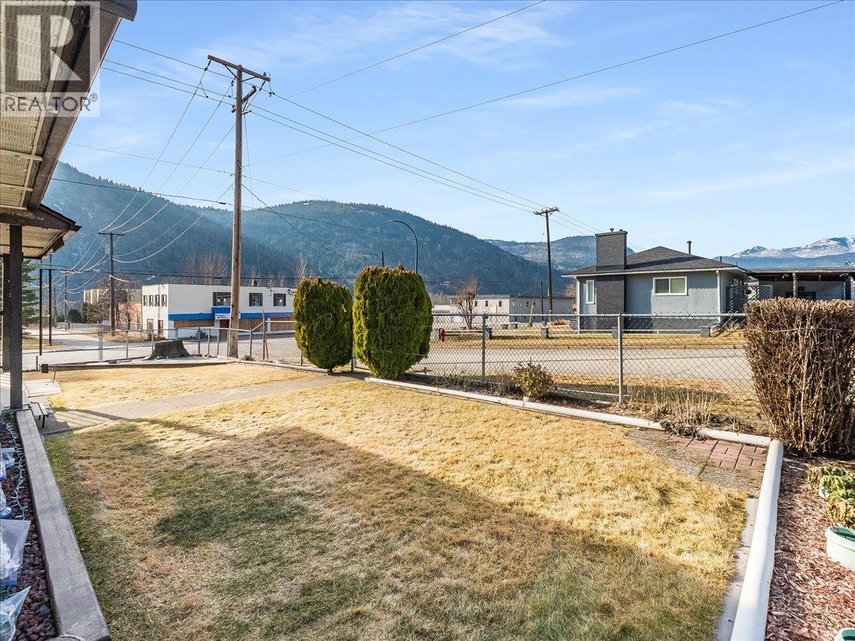 3201 Highway Drive, Trail, British Columbia  V1R 2T5 - Photo 28 - 10374084