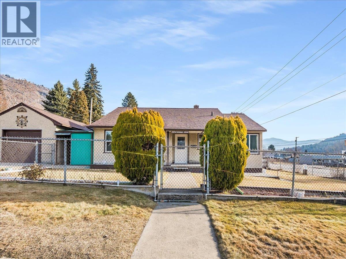 3201 Highway Drive, Trail, British Columbia  V1R 2T5 - Photo 29 - 10374084