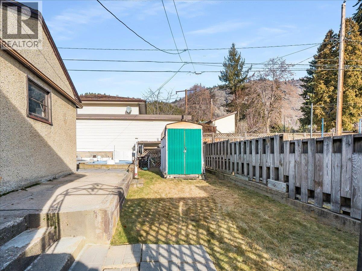 3201 Highway Drive, Trail, British Columbia  V1R 2T5 - Photo 35 - 10374084