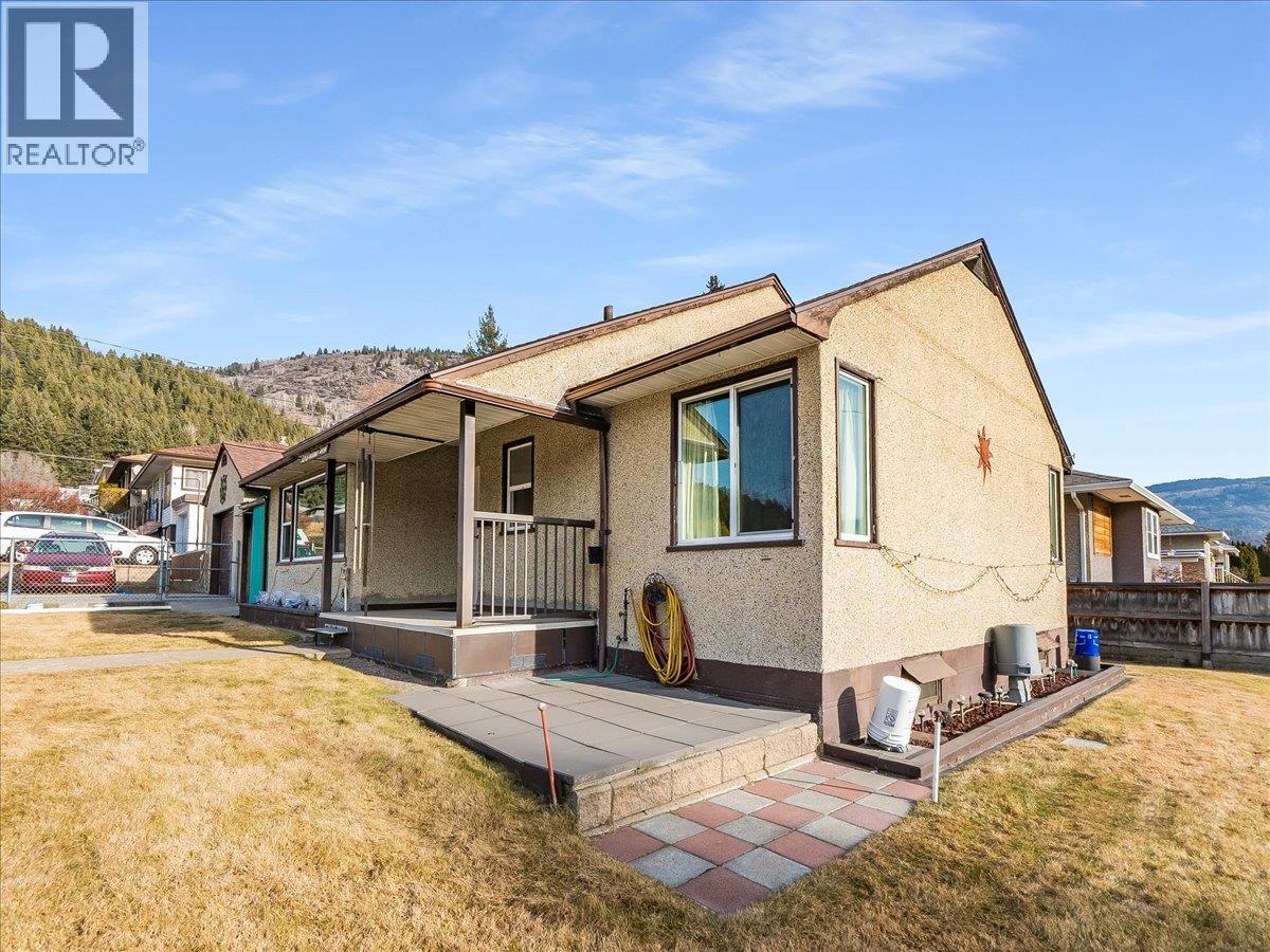 3201 Highway Drive, Trail, British Columbia  V1R 2T5 - Photo 36 - 10374084