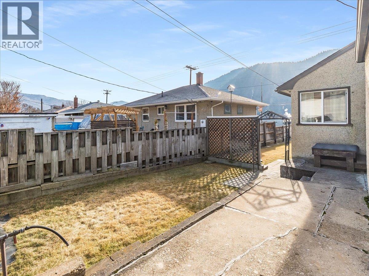 3201 Highway Drive, Trail, British Columbia  V1R 2T5 - Photo 38 - 10374084