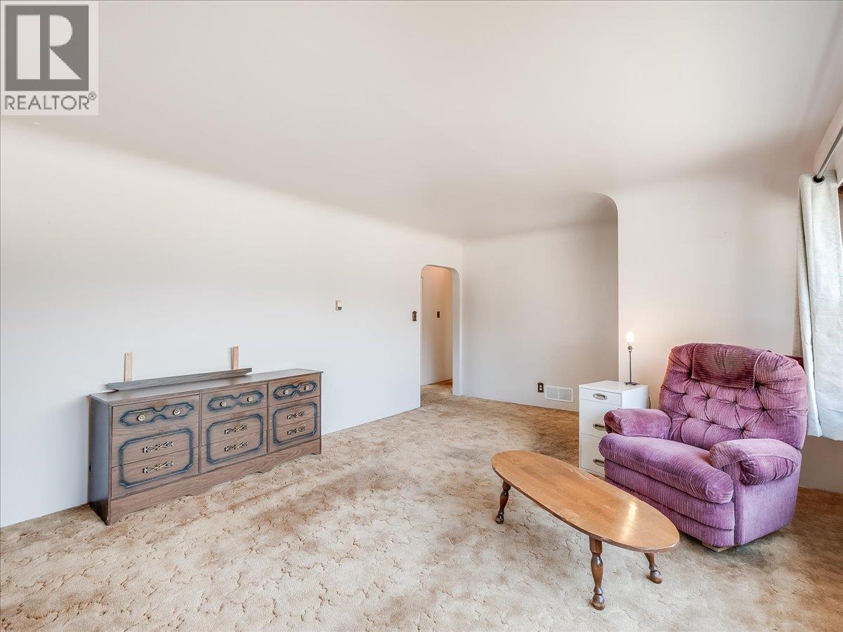 3201 Highway Drive, Trail, British Columbia  V1R 2T5 - Photo 5 - 10374084