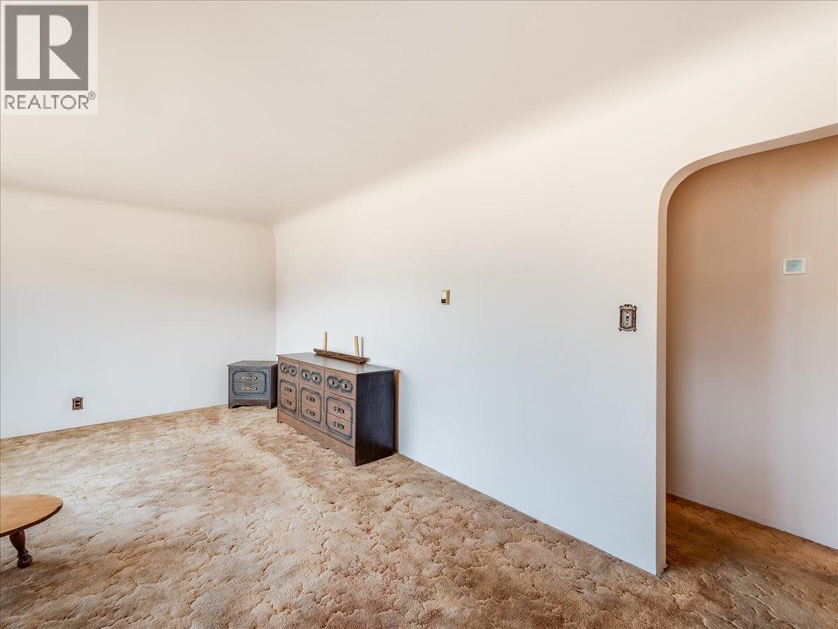 3201 Highway Drive, Trail, British Columbia  V1R 2T5 - Photo 6 - 10374084