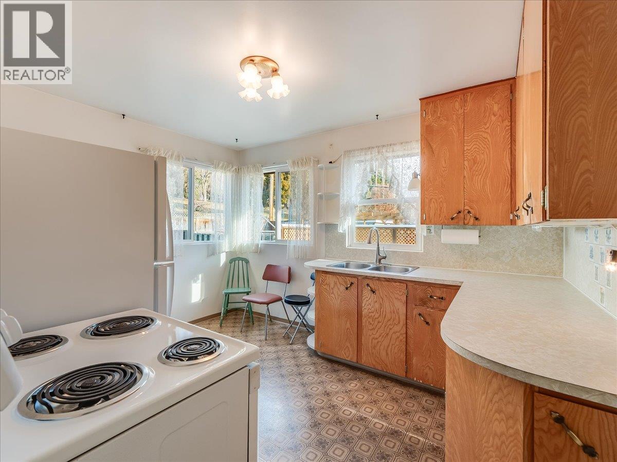 3201 Highway Drive, Trail, British Columbia  V1R 2T5 - Photo 7 - 10374084