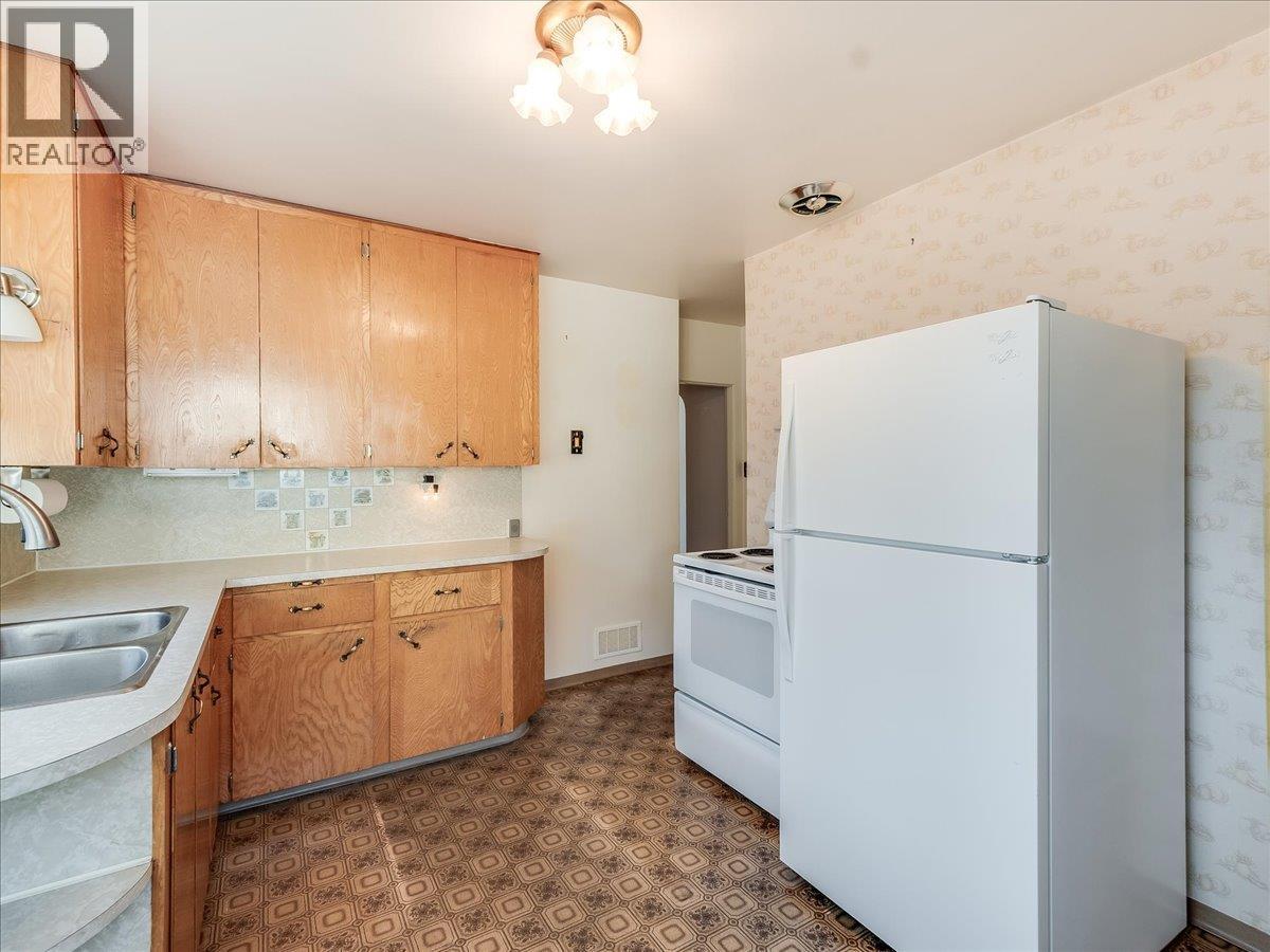 3201 Highway Drive, Trail, British Columbia  V1R 2T5 - Photo 9 - 10374084