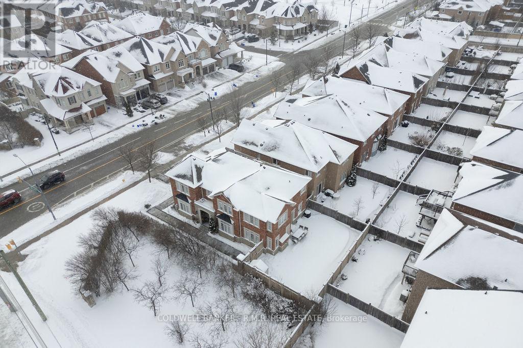 8 Valley Vista Drive, Vaughan (Patterson), Ontario  L6A 0Z2 - Photo 2 - N12739428