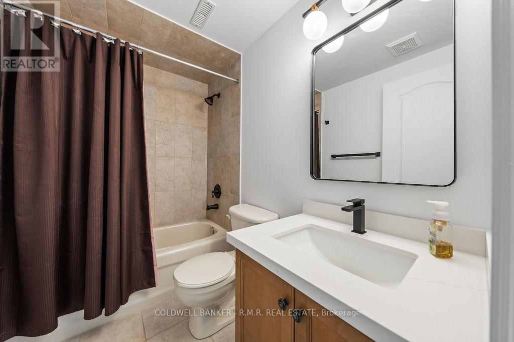 8 Valley Vista Drive, Vaughan (Patterson), Ontario  L6A 0Z2 - Photo 37 - N12739428