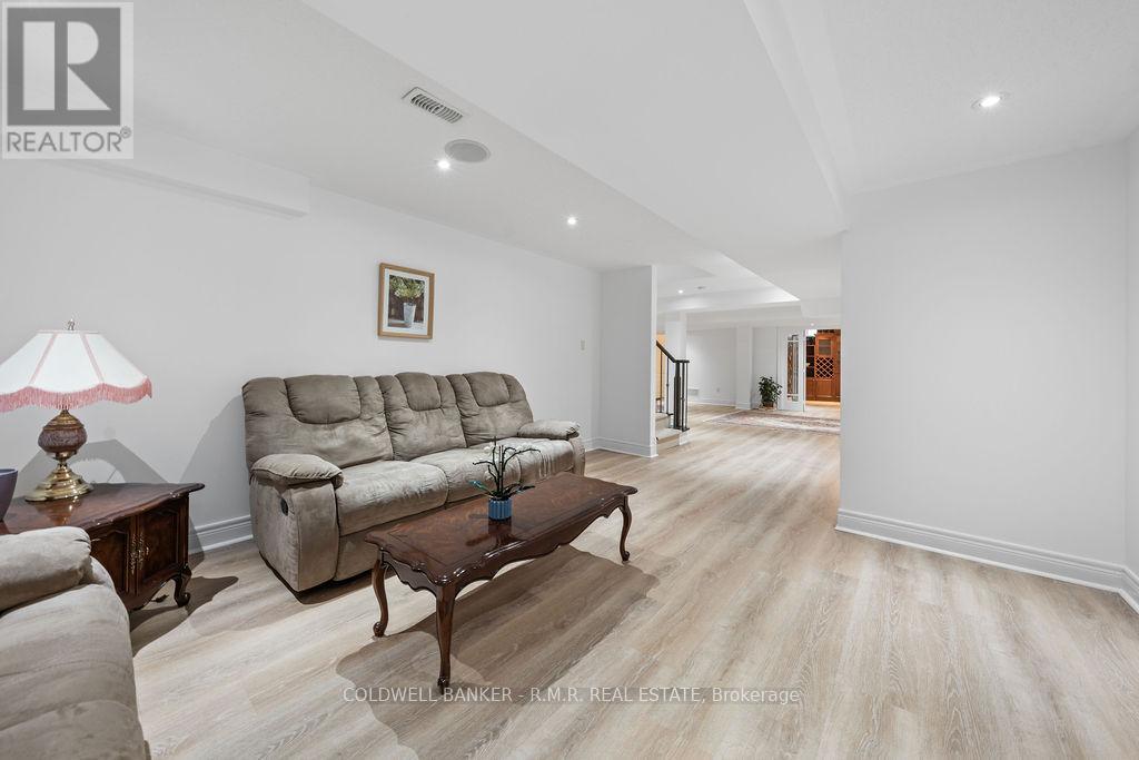 8 Valley Vista Drive, Vaughan (Patterson), Ontario  L6A 0Z2 - Photo 38 - N12739428