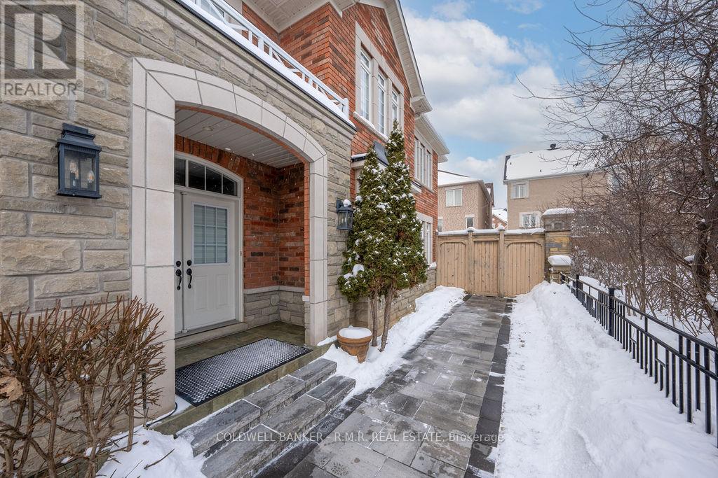 8 Valley Vista Drive, Vaughan (Patterson), Ontario  L6A 0Z2 - Photo 4 - N12739428