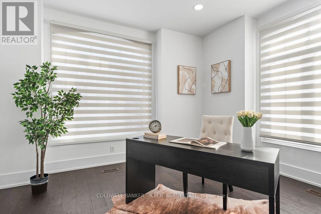 8 Valley Vista Drive, Vaughan (Patterson), Ontario  L6A 0Z2 - Photo 6 - N12739428