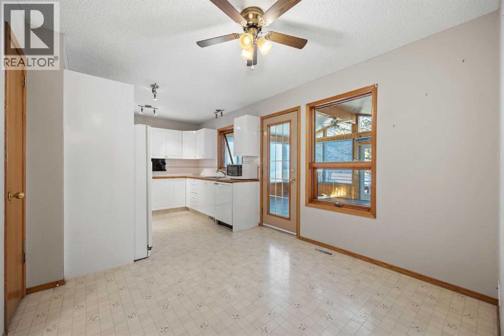 220 Sunset Place, Okotoks, Alberta  T1S 1P3 - Photo 15 - A2268466