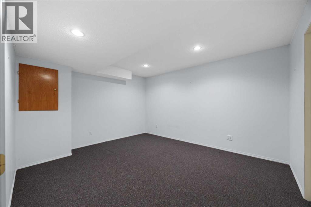 220 Sunset Place, Okotoks, Alberta  T1S 1P3 - Photo 33 - A2268466