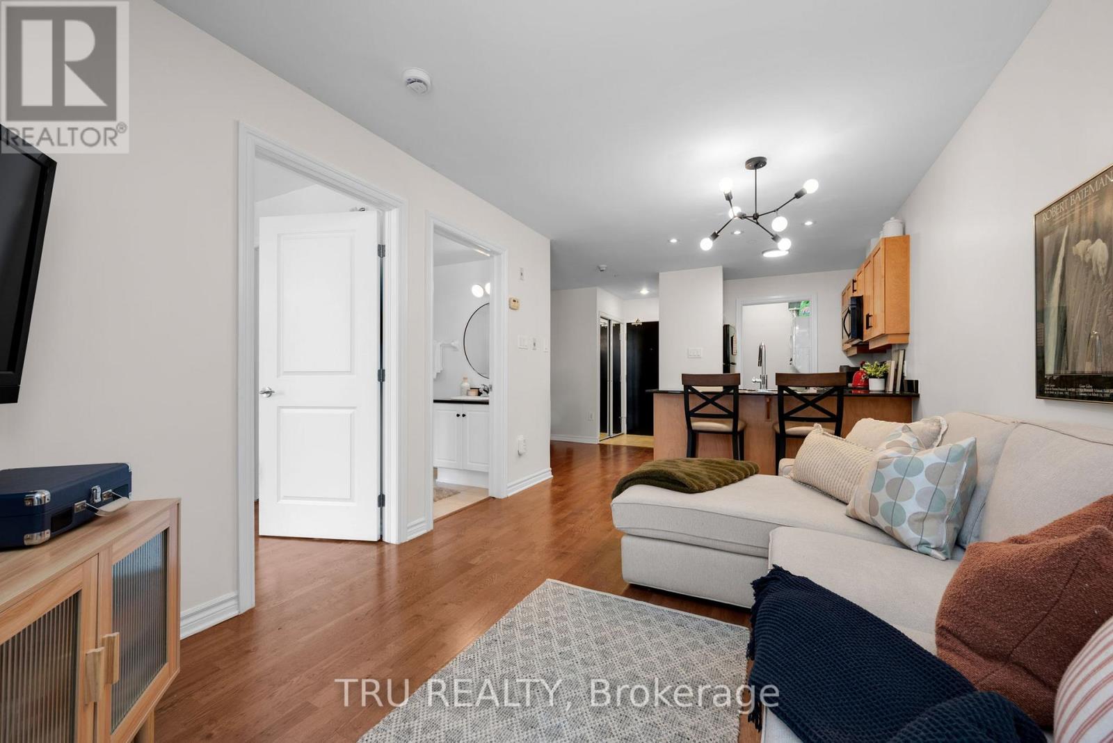 104 - 314 Central Park Drive, Ottawa, Ontario K2C 0R2 - Photo 9 - X12739444